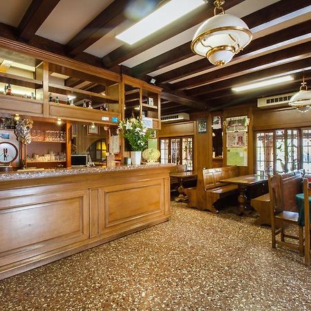 Albergo Ristorante Da Felice Loria Exterior foto