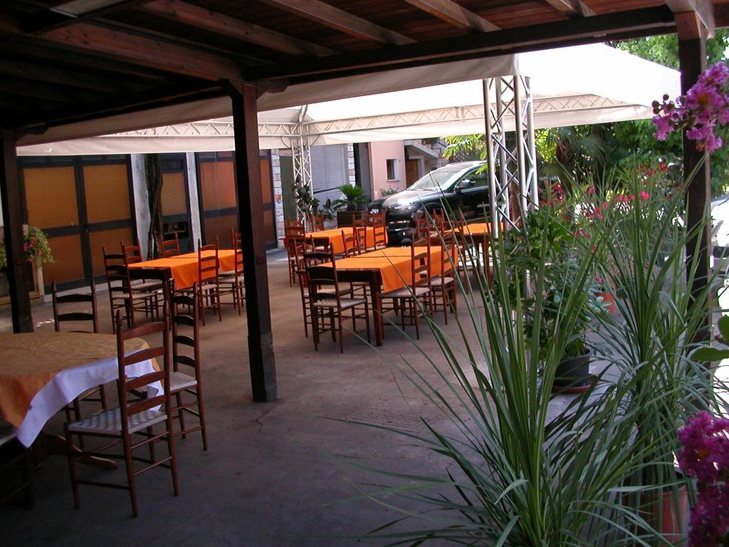 Albergo Ristorante Da Felice Loria Exterior foto